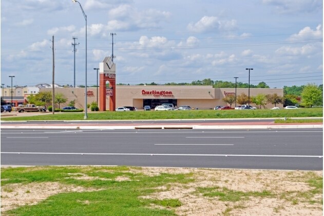 103 W Loop 281, Longview, TX à louer - Photo de l’immeuble – Image 3 sur 10