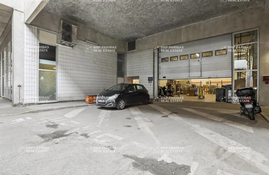 Local d’activités dans Ivry-sur-Seine à louer - Photo de l’immeuble – Image 1 sur 17