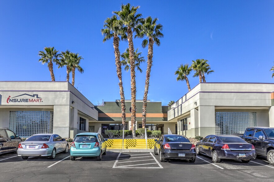 2685 S Rainbow Blvd, Las Vegas, NV à louer - Photo de l’immeuble – Image 3 sur 10