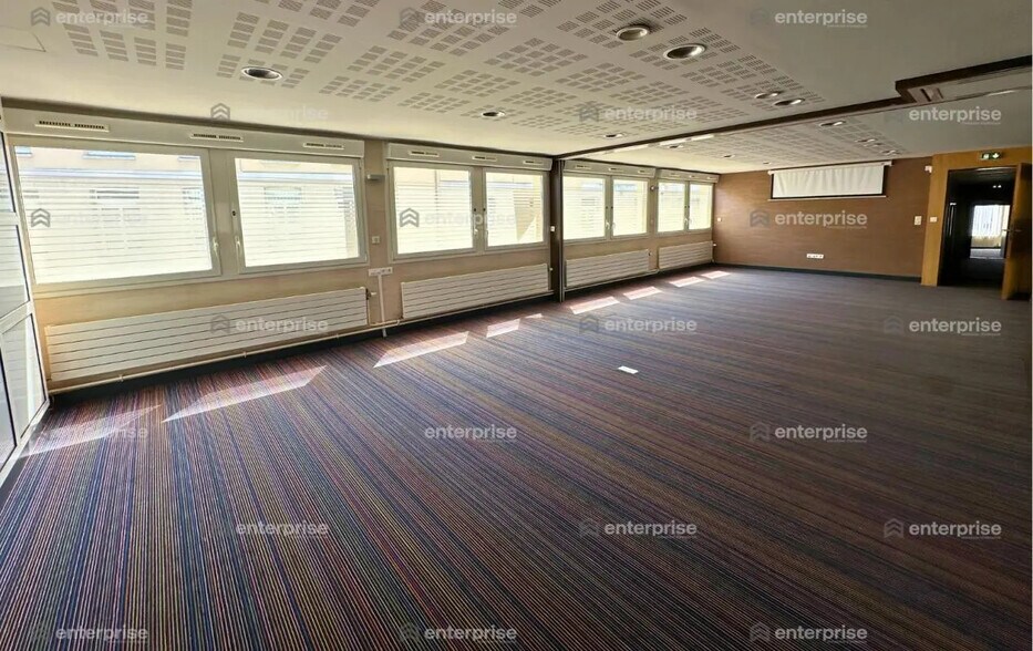 Bureau dans Saint-Quentin à louer - Photo intérieure – Image 3 sur 3