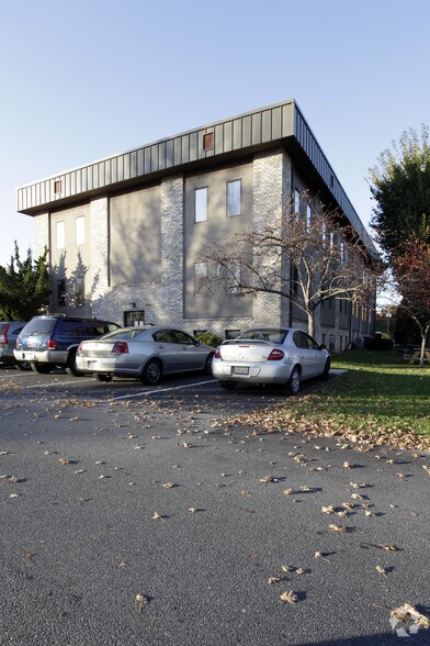 1681 Crown Ave, Lancaster, PA à louer - Photo de l’immeuble – Image 2 sur 43