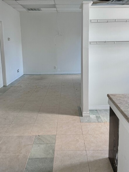 2416-2424 Kirkwood Ave, Naples, FL à louer - Photo intérieure – Image 2 sur 3