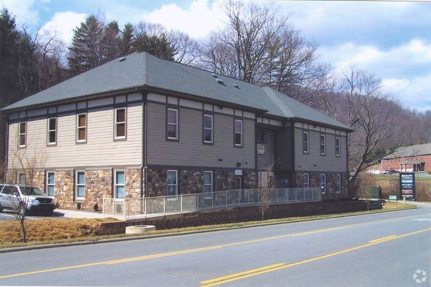 379 New Market Blvd, Boone, NC à louer - Photo de l’immeuble – Image 2 sur 14