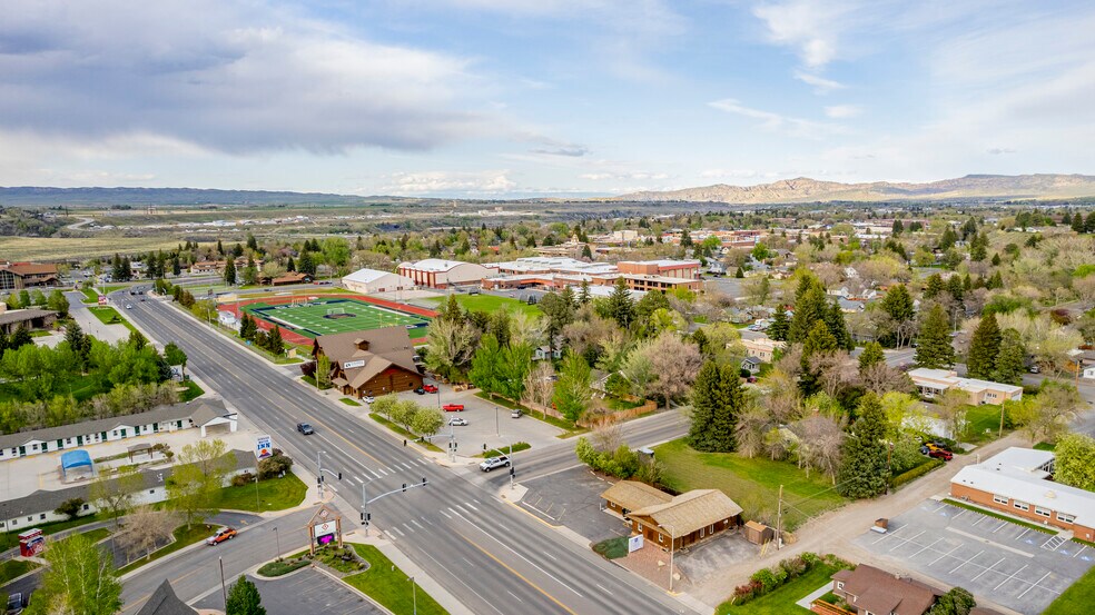 802 Canyon Ave, Cody, WY à vendre - Aérien – Image 3 sur 33