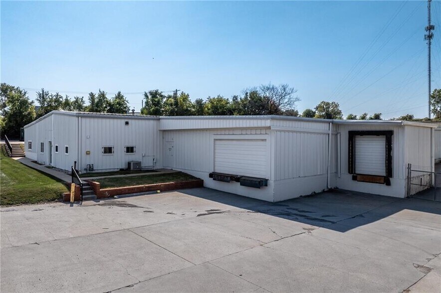 3314 S Leonard Rd, Saint Joseph, MO à vendre - Photo de l’immeuble – Image 3 sur 98