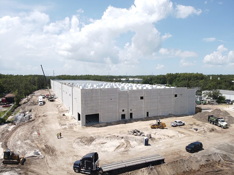 4908 W Linebaugh Ave, Tampa, FL à louer - Photo de la construction – Image 1 sur 3