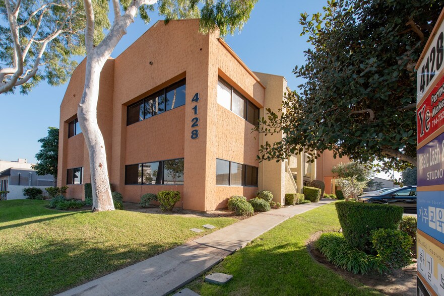 4128 W Commonwealth Ave, Fullerton, CA à louer - Photo de l’immeuble – Image 2 sur 20