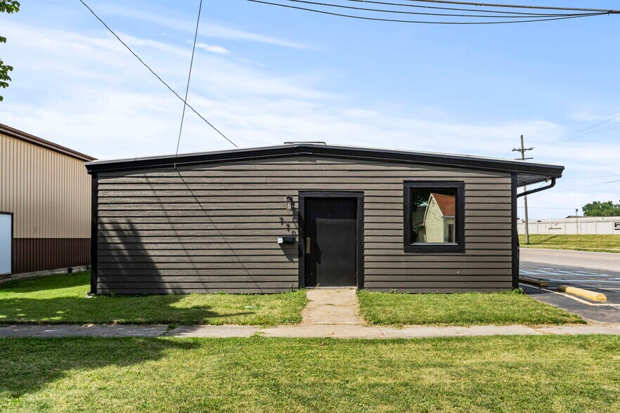 770 E Franklin St, Huntington, IN à vendre - Photo de l’immeuble – Image 2 sur 31