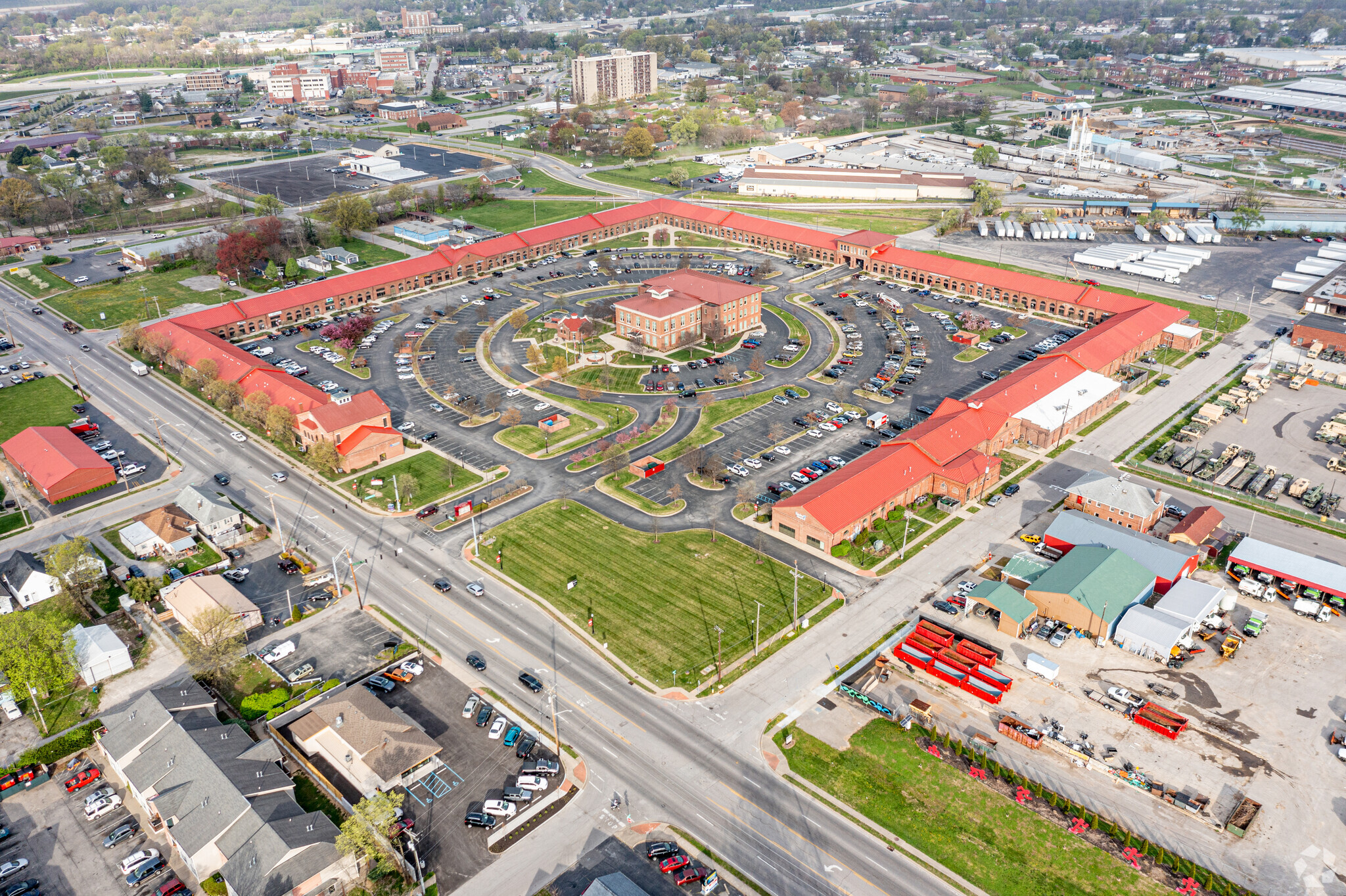 153-381 Quartermaster Station, Jeffersonville, IN à louer Photo principale– Image 1 sur 16