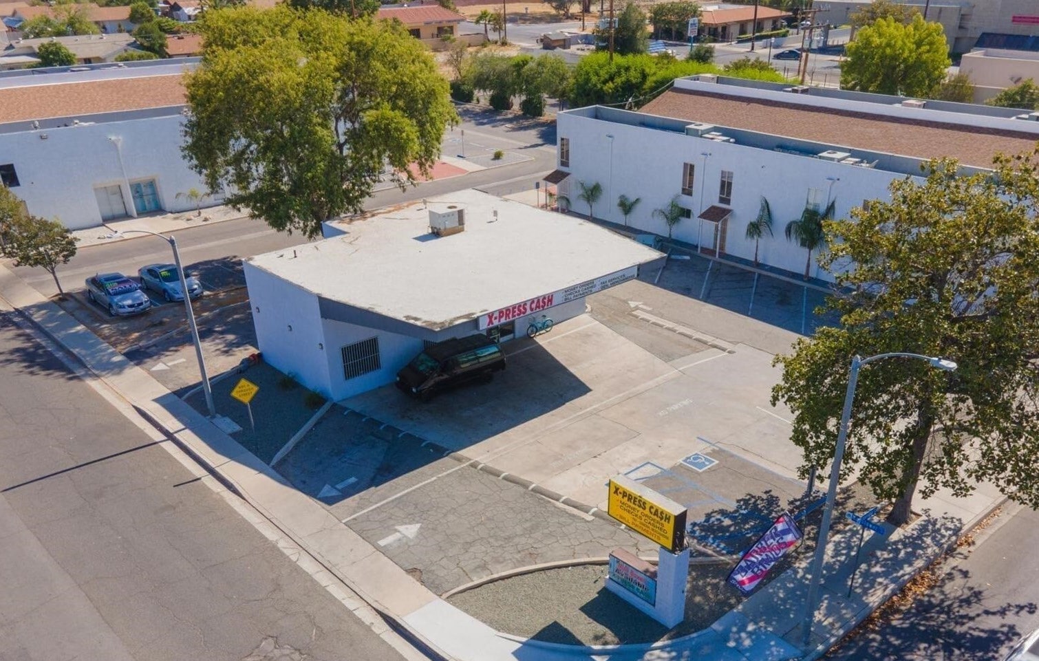1799 E Florida Ave, Hemet, CA à louer Photo de l’immeuble– Image 1 sur 4