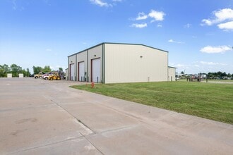13020 S Sunnylane Rd, Moore, OK à louer Photo de l’immeuble– Image 1 sur 8