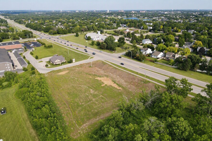Hickman Rd, Clive, IA à vendre - Photo de l’immeuble – Image 2 sur 3