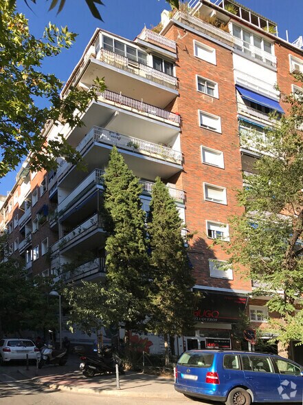Immeuble residentiel dans Madrid, Madrid à vendre - Photo de l’immeuble – Image 2 sur 6