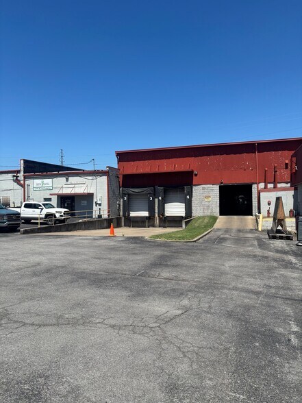 2461-2517 Bransford Ave, Nashville, TN à louer - Photo de l’immeuble – Image 1 sur 2