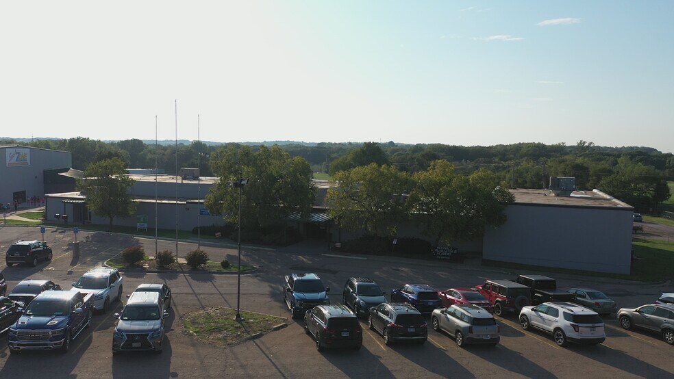 3907 SW Burlingame Rd, Topeka, KS à vendre - Vidéo sur l’annonce professionnelle – Image 3 sur 21
