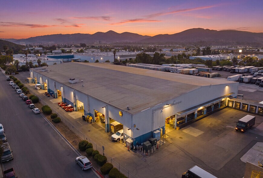 111 Bingham Dr, San Marcos, CA à vendre - Photo de l’immeuble – Image 3 sur 11