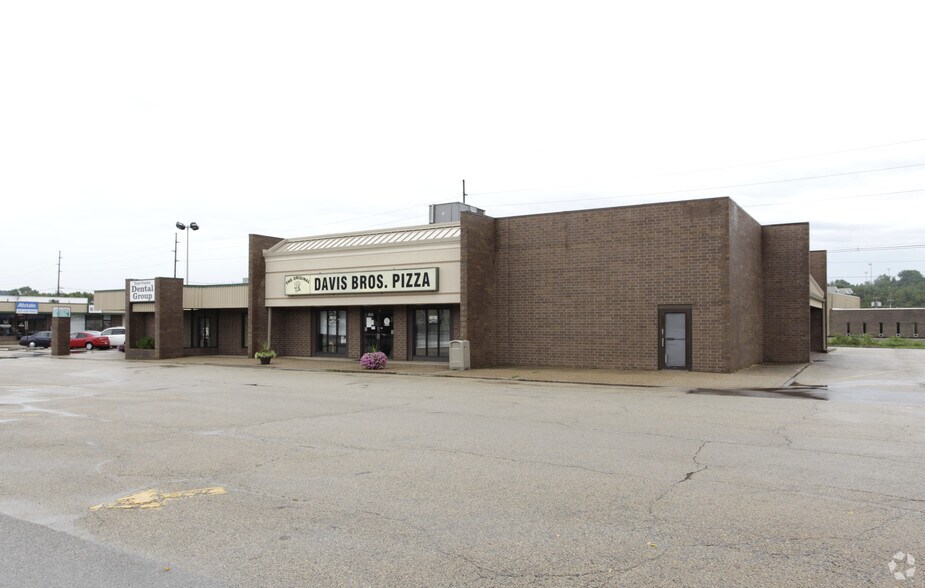 2402-2404 E Washington St, East Peoria, IL à vendre - Photo de l’immeuble – Image 2 sur 2