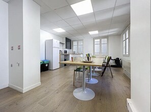 4 Rue De La Pierre Levée, Paris à louer Photo intérieure– Image 2 sur 3