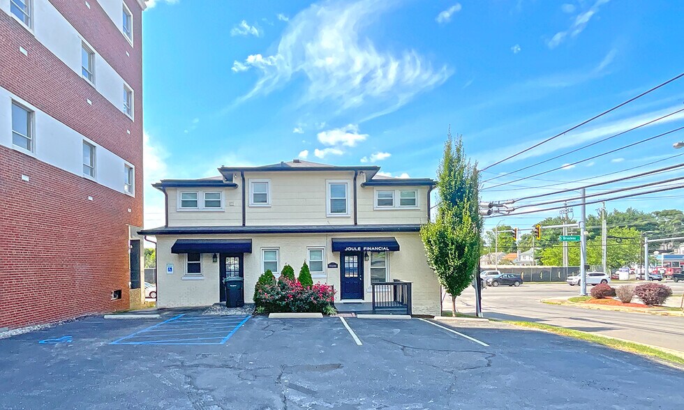 1216 S Broadway, Lexington, KY à louer - Photo de l’immeuble – Image 3 sur 16