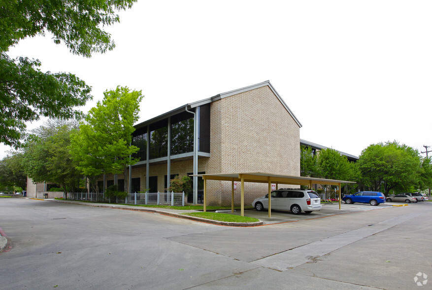 1919 Oakwell Farms Pky, San Antonio, TX à louer - Photo de l’immeuble – Image 1 sur 3