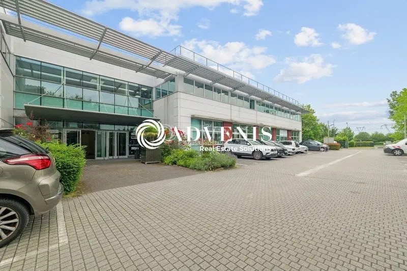 Bureau dans Roissy-en-France à louer - Photo de l’immeuble – Image 1 sur 10