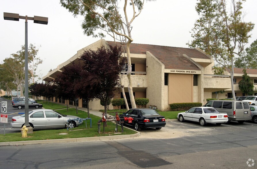 2438 N Ponderosa Dr, Camarillo, CA à vendre - Photo de l’immeuble – Image 2 sur 18