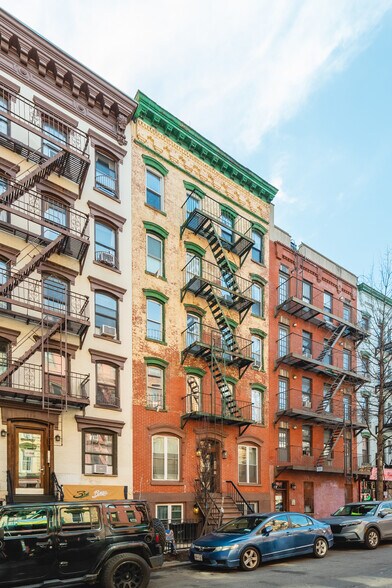332 E 6th St, New York, NY à vendre - Photo de l’immeuble – Image 2 sur 14