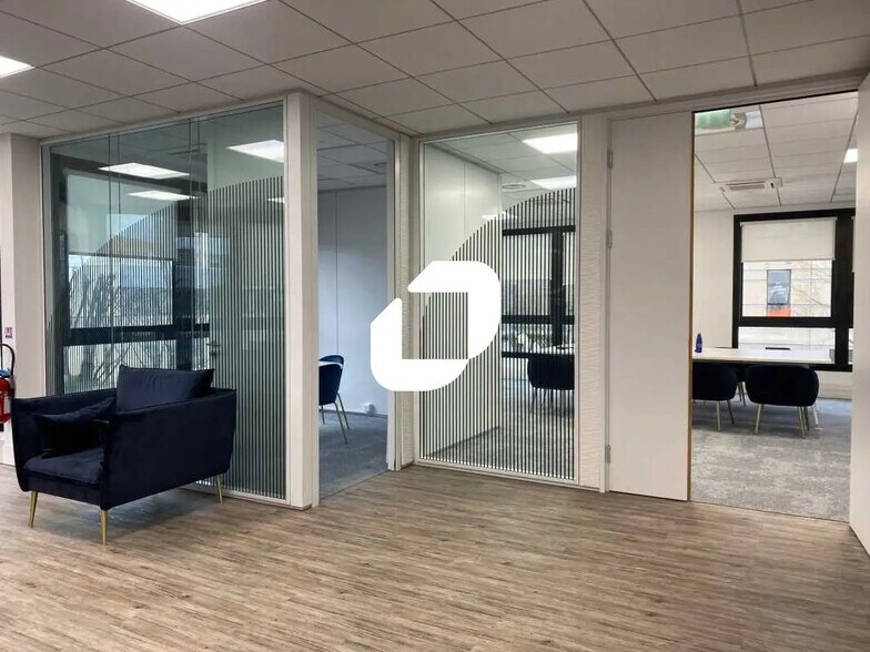 Bureau dans Gennevilliers à louer - Photo de l’immeuble – Image 3 sur 11
