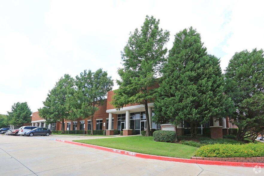 2550 SW Grapevine Pky, Grapevine, TX à louer - Photo de l’immeuble – Image 2 sur 14