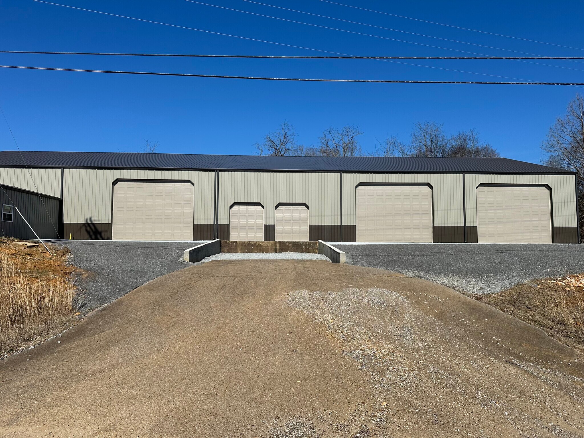 77 Meadows Rd, Henry, TN à louer Photo principale– Image 1 sur 11