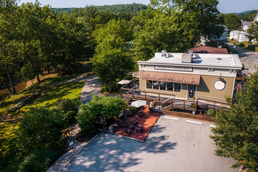 115 Main St, Mount Morris, PA à vendre - Photo principale – Image 1 sur 7