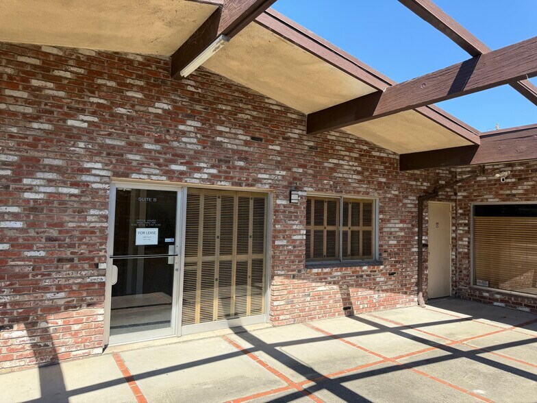 141 E Acacia St, Stockton, CA à louer - Photo de l’immeuble – Image 3 sur 27