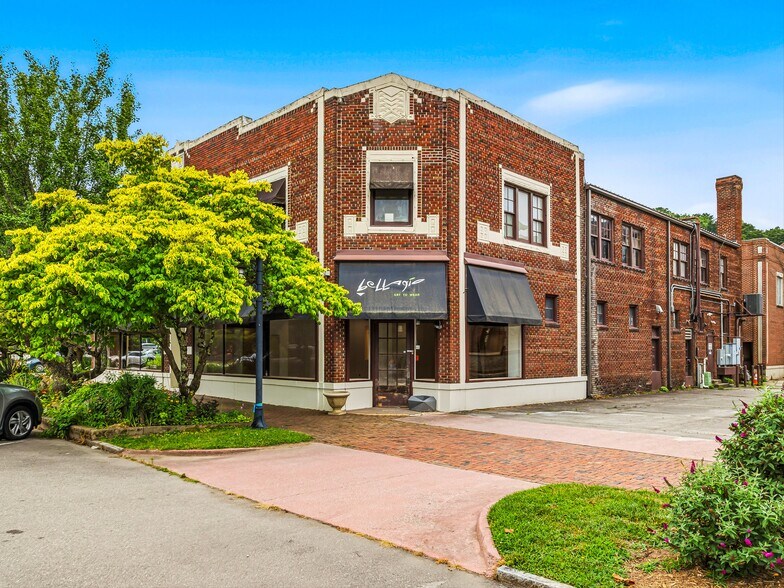 5 Biltmore Plz, Asheville, NC à louer - Photo de l’immeuble – Image 3 sur 30