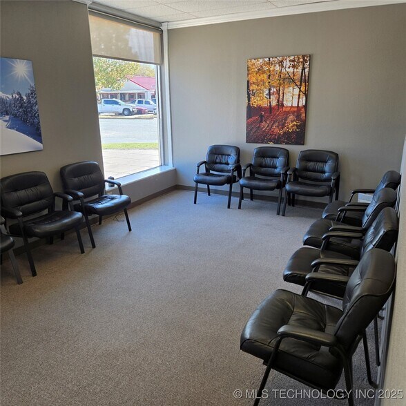 523 E 6th St, Okmulgee, OK à vendre - Photo de l’immeuble – Image 2 sur 28