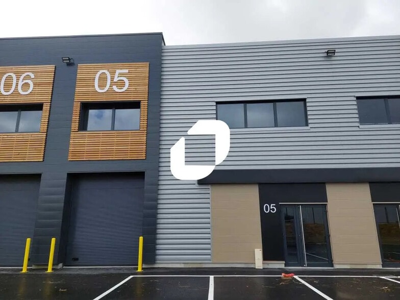 Local d’activités dans Droue-sur-Drouette à louer - Photo de l’immeuble – Image 2 sur 14