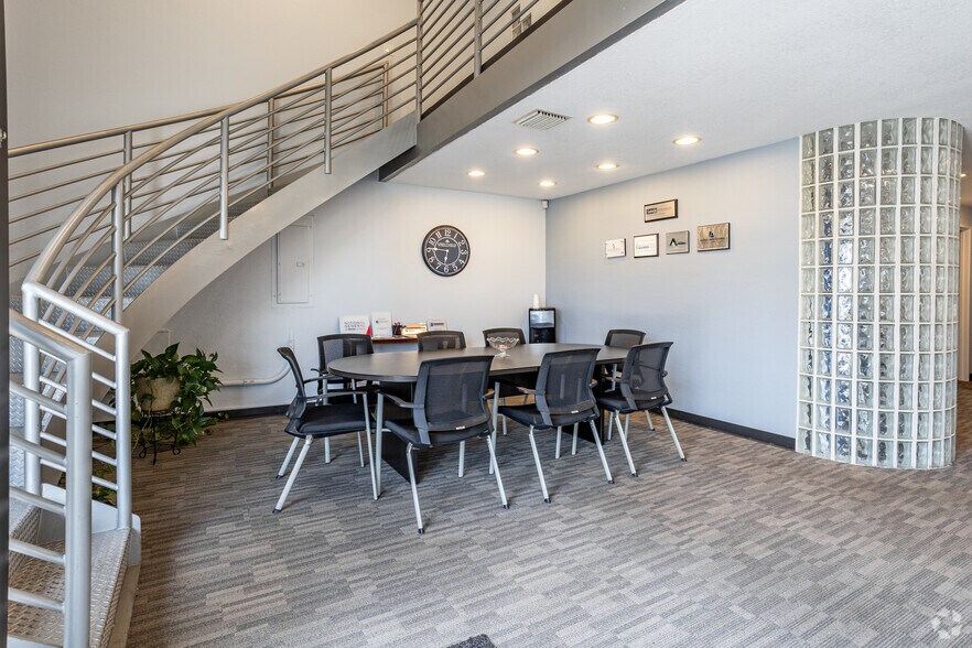 1230 N Jefferson St, Anaheim, CA à louer - Photo intérieure – Image 3 sur 24