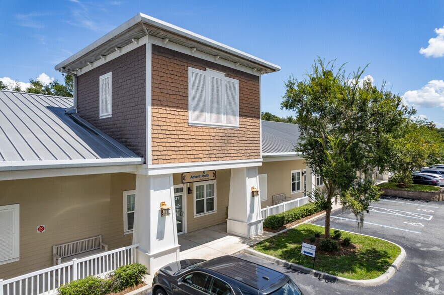 733 & 737 County Road 466, Lady Lake, FL à vendre - Photo de l’immeuble – Image 3 sur 8