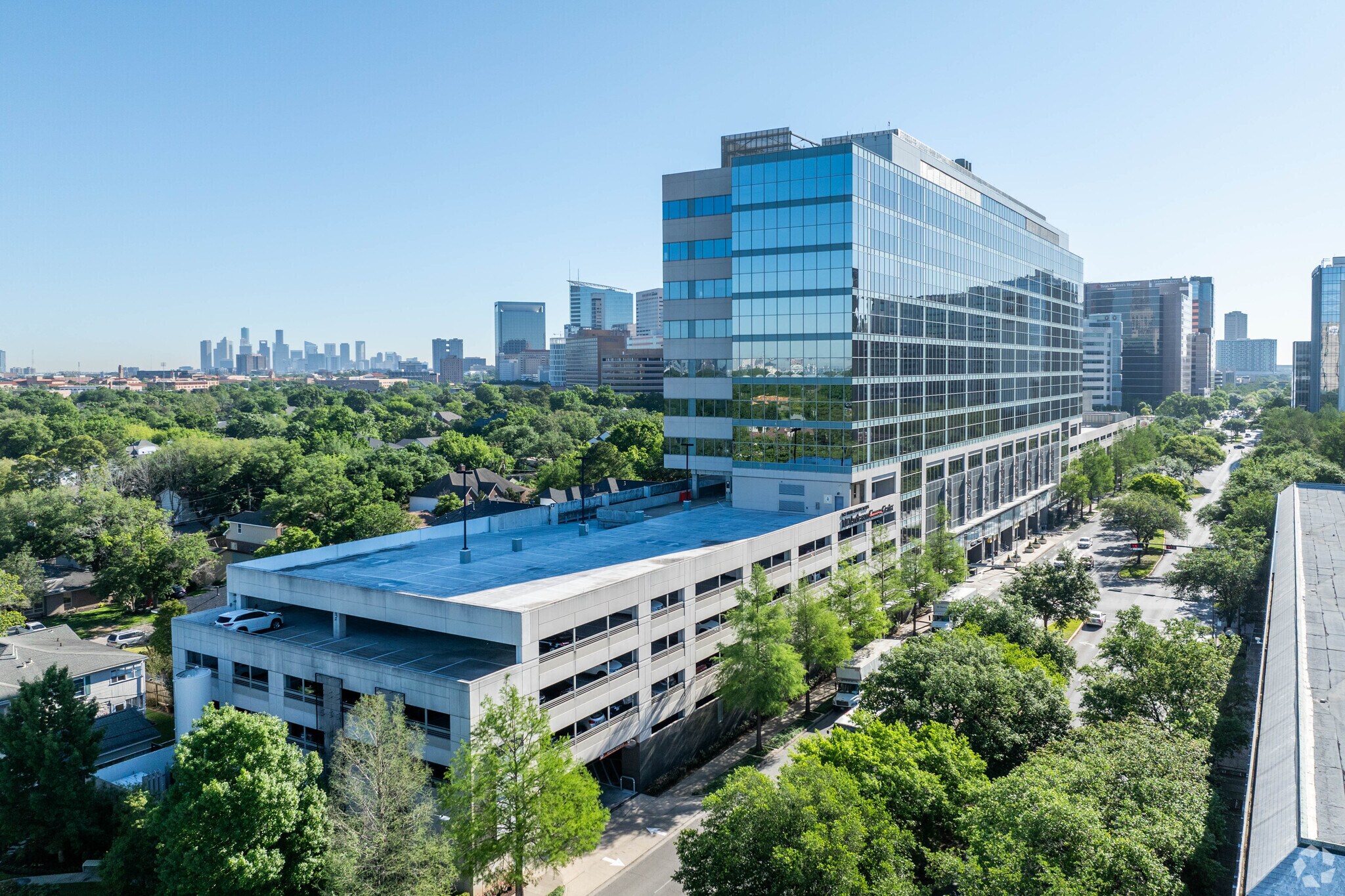 2130 W Holcombe Blvd, Houston, TX à louer Photo de l’immeuble– Image 1 sur 11