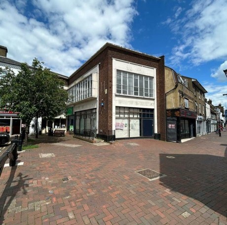 6 Market Sq, Waltham Abbey à vendre - Photo de l’immeuble – Image 2 sur 7