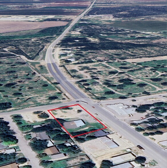 1293 W Main St, Uvalde, TX à louer - Photo de l’immeuble – Image 3 sur 4