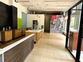45 Sheppard Ave E, Toronto, ON à louer Photo intérieure– Image 2 sur 5