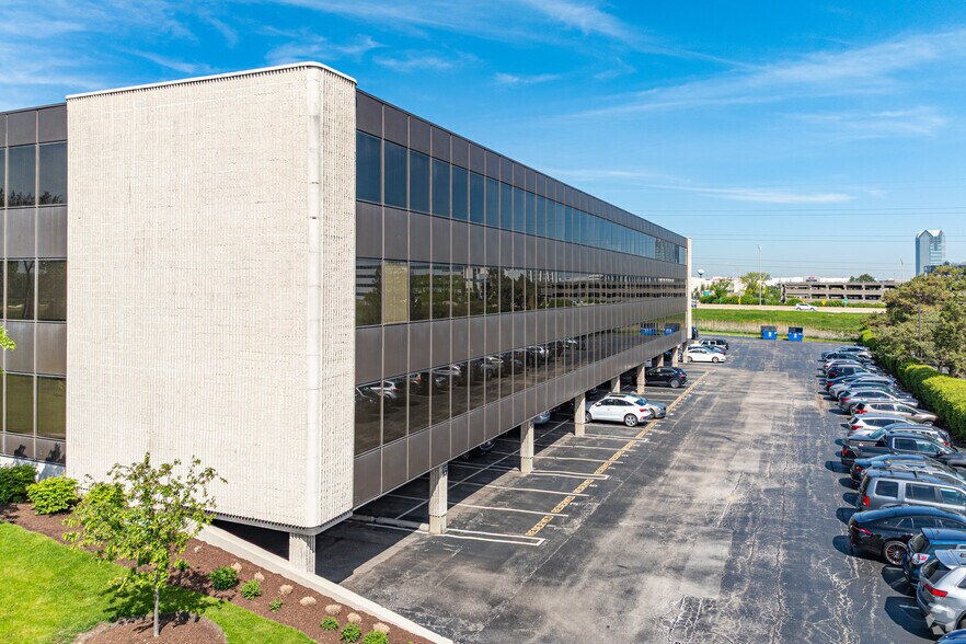 1100 Jorie Blvd, Oak Brook, IL à louer - Photo de l’immeuble – Image 2 sur 12