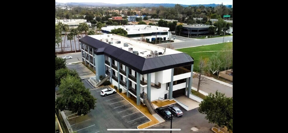 4505 Allstate Dr, Riverside, CA à vendre - Photo de l’immeuble – Image 2 sur 32