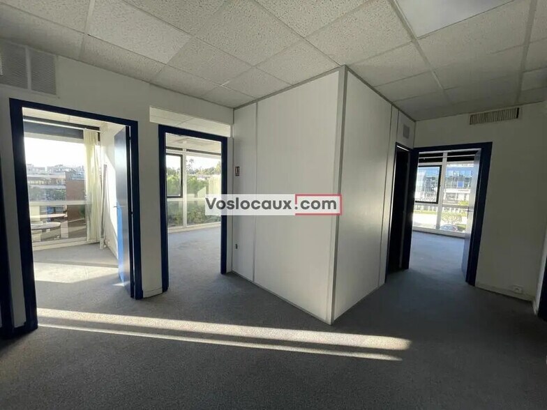 Bureau dans Saint-Laurent-du-Var à louer - Photo intérieure – Image 3 sur 5