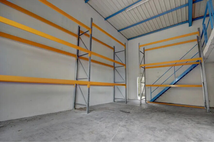 530 Avenue Des Templiers, Aubagne à louer - Photo de l’immeuble – Image 2 sur 5