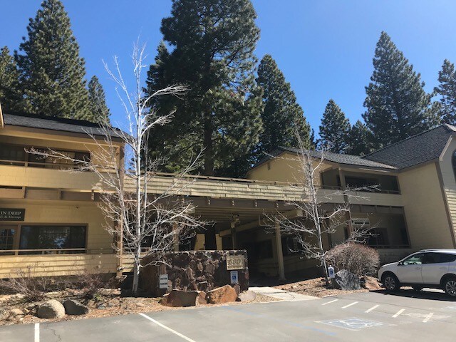 800 Southwood Blvd, Incline Village, NV à louer - Photo de l’immeuble – Image 2 sur 11