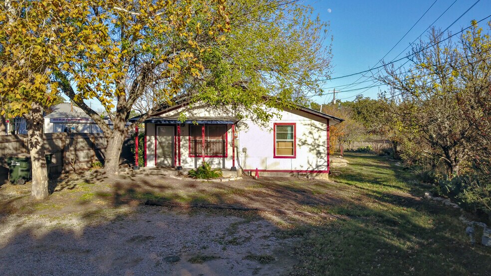 317 N Cedar St, Buda, TX à vendre - Photo de l’immeuble – Image 1 sur 6