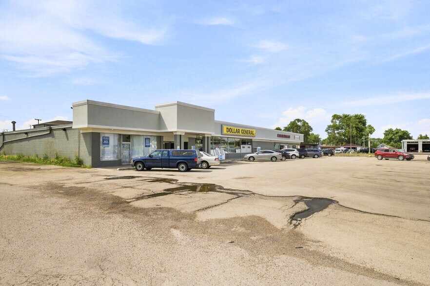 692 Theodore St, Joliet, IL à louer - Photo de l’immeuble – Image 1 sur 17