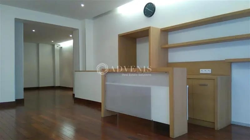 Local commercial dans Paris à louer - Photo intérieure – Image 1 sur 12