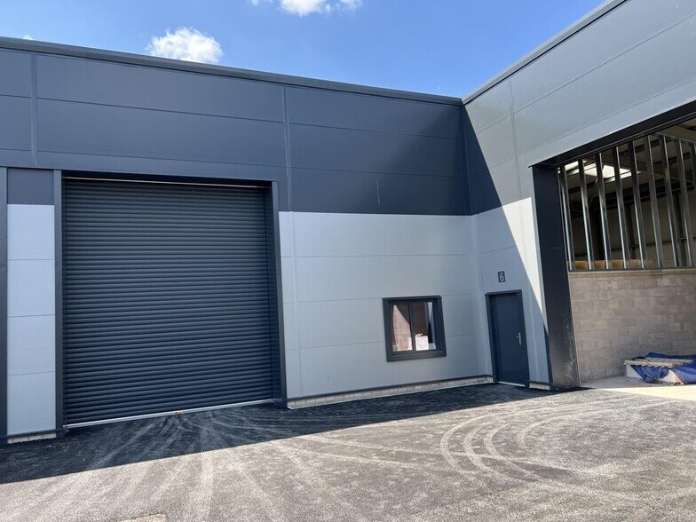 8 Drummond Rd, Stafford à louer - Photo de l’immeuble – Image 3 sur 6
